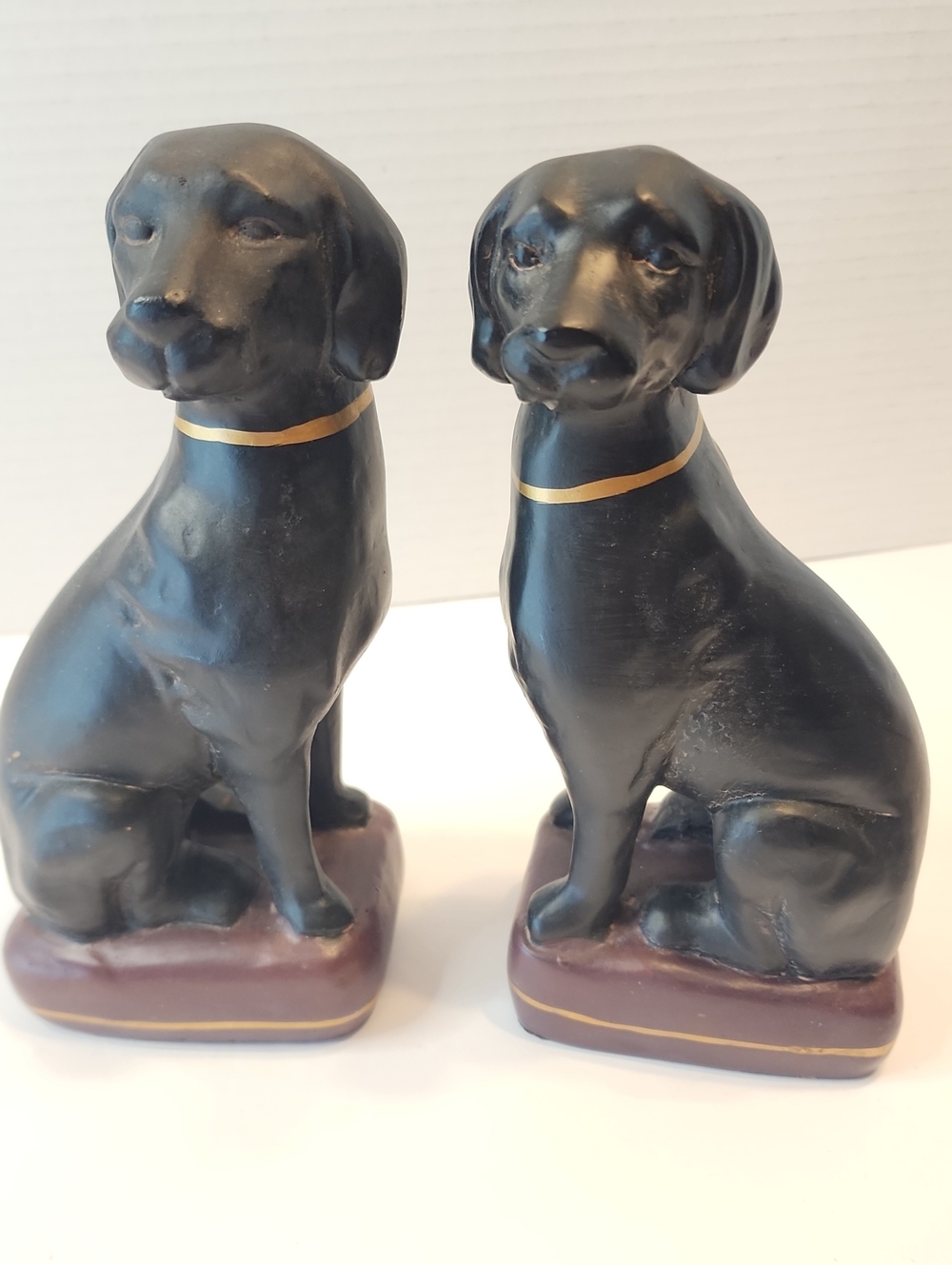 2 BLACKLAB Bookends Ceramic Dog Statues Gold Collar Home Office BOOKSHELF Décor